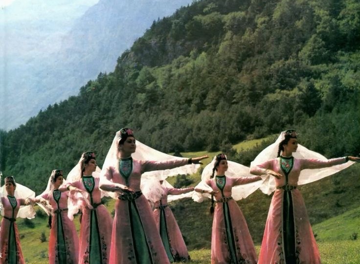 Осетины: Народ-мост, балансирующий между мирами