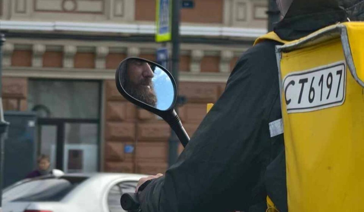     Курьер. Источник: perm.kp.ru Автор фото: Алексей Булатов