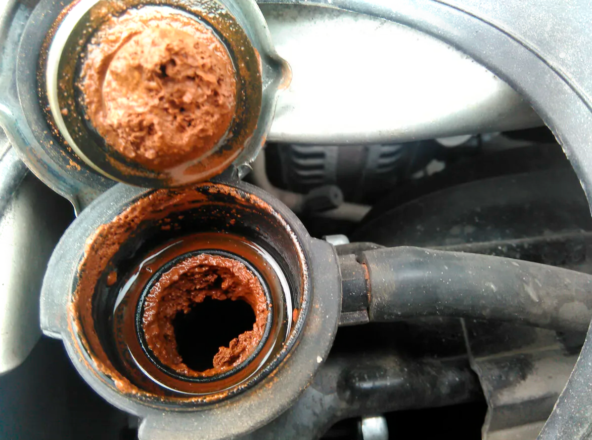 На фото можно увидеть так называемую "пену" что говорит о том что срочно нужно прочистить систему