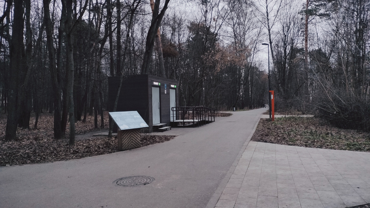 Чуть далее, путь вдоль улицы Маршала Василевского