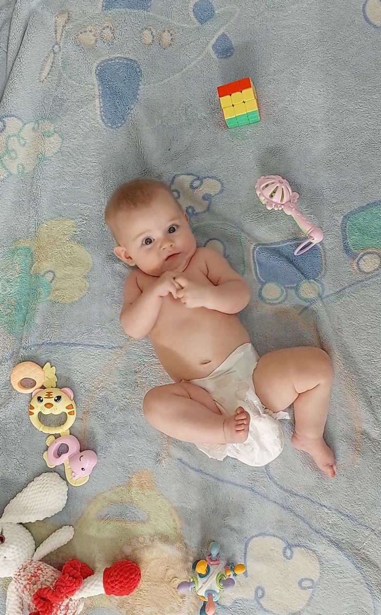 Лежит ревунья, отдыхает между страданиями 😁