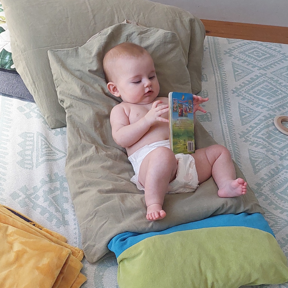 У кого кресло-мешок, а у Кати – гречневая подушка))) ничуть не хуже, кстати!