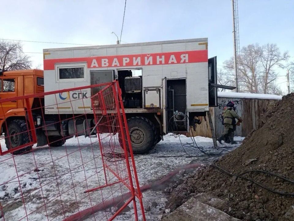    Устранение повреждение теплосети. Источник: Barnaul.org