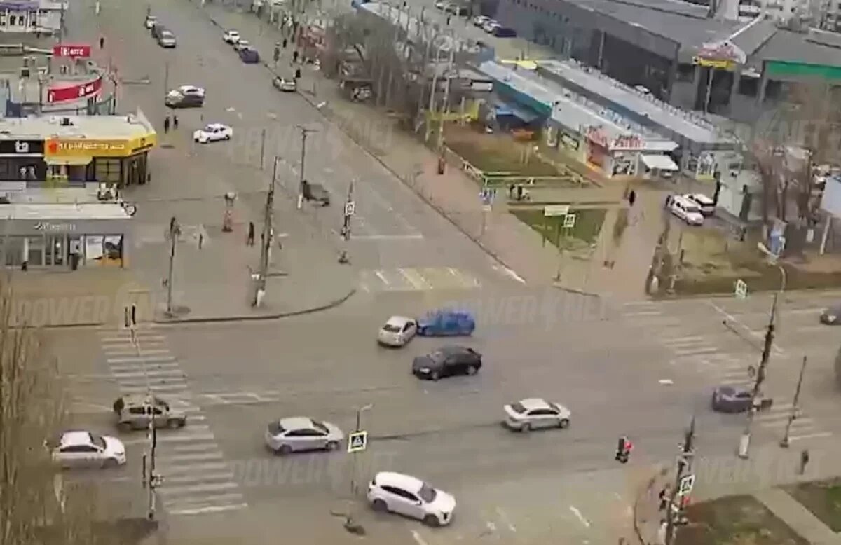    Аварию на сложном перекрестке обсуждают волгоградцы