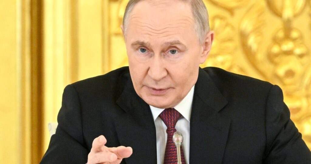 Бог любит троицу: Путин распорядился российской экономике незамедлительно вырасти в третий раз