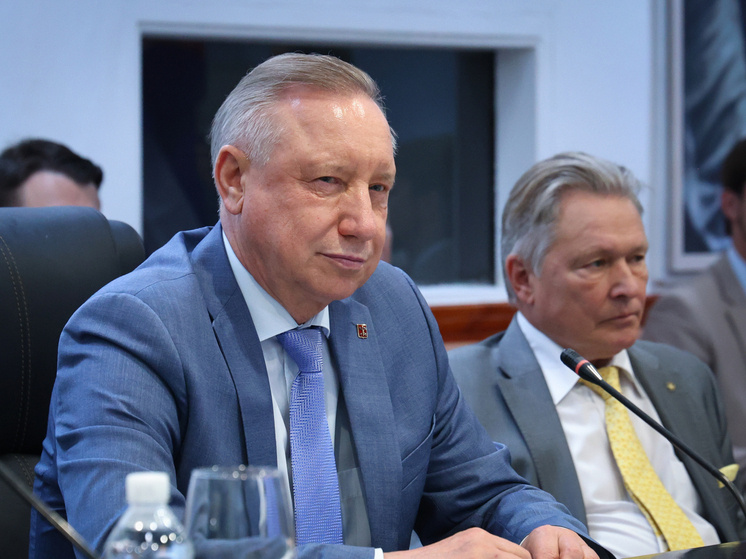     Беглов подчеркнул, что главная задача этой политики — сломать стереотип о том, что рождение ребёнка мешает учёбе. Фото: пресс-служба Смольного