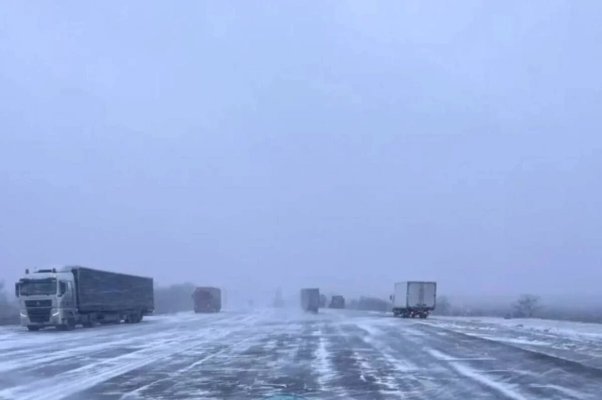    Три фуры в ДТП: под Волгоградом водители в плену снежных заносов