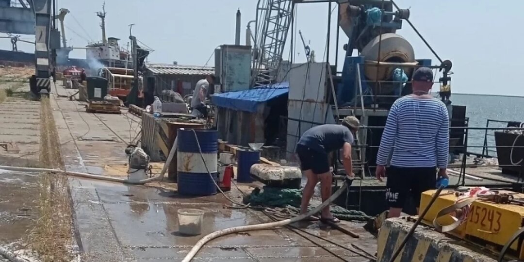 Контракт в воду. Уральцам помешали поднять затонувшее судно в Мариуполе