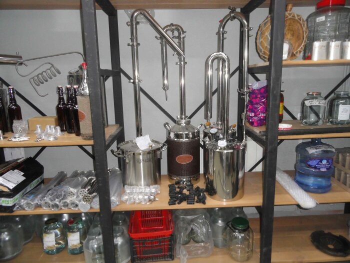 Победу могут праздновать также продавцы альтернативной алкогольной продукции / Фото: Vostok.Today