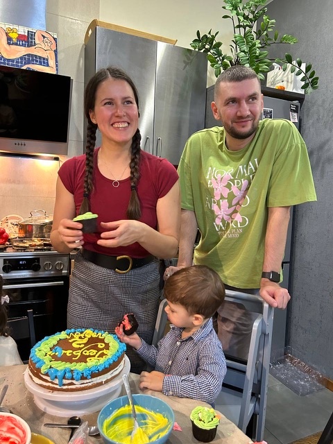 Счастливые родители именинника 