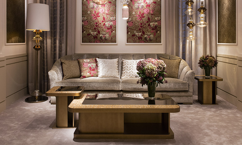 Элегантная гостиная Sicis с журнальными столиками Diamond: утончённое сочетание благородных материалов, мягких оттенков и декоративных акцентов, отражающее изысканную эстетику итальянского дизайна.