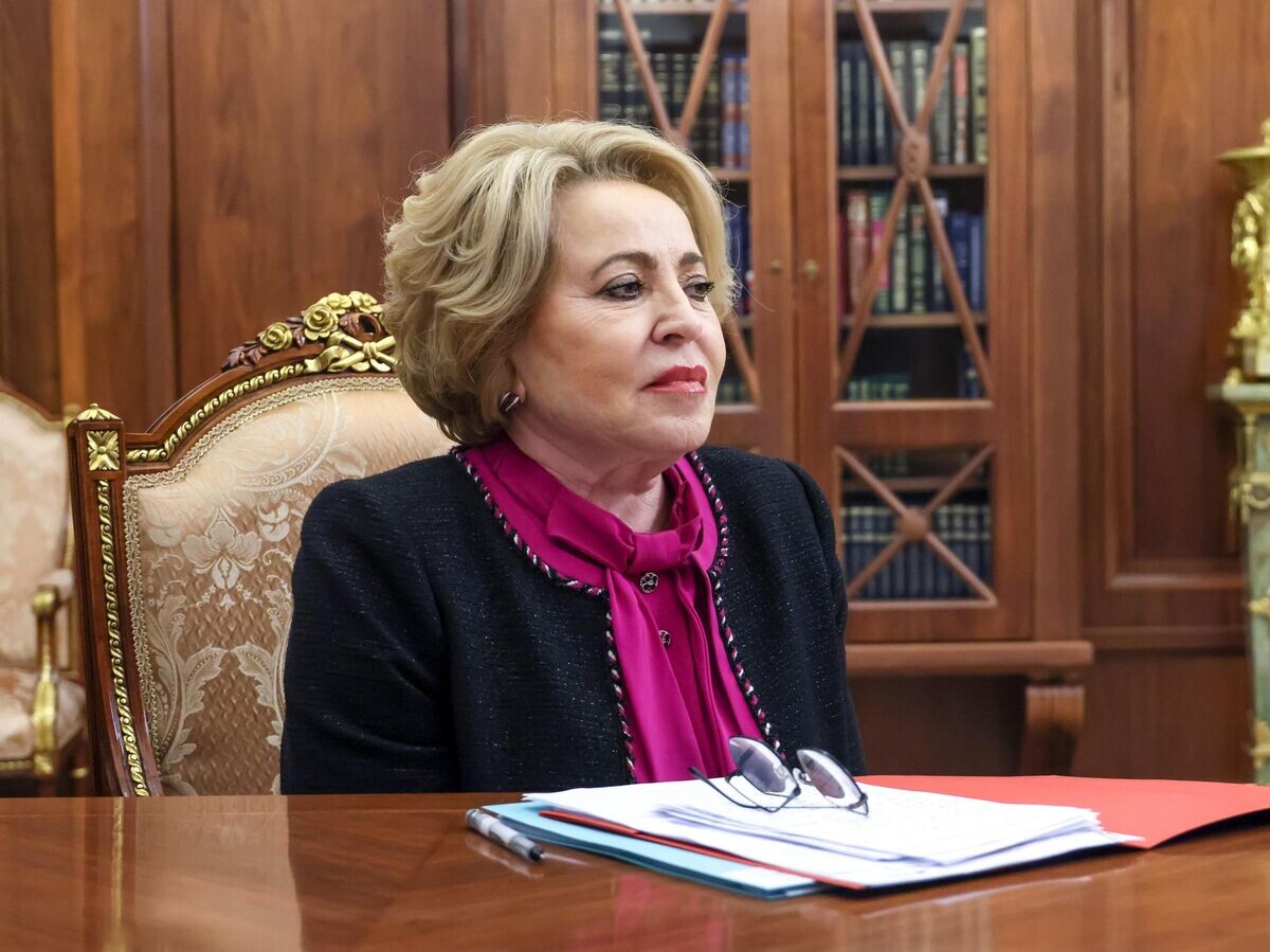    Председатель Совета Федерации РФ Валентина Матвиенко во время встречи с президентом РФ Владимиром Путиным | © РИА Новости / POOL