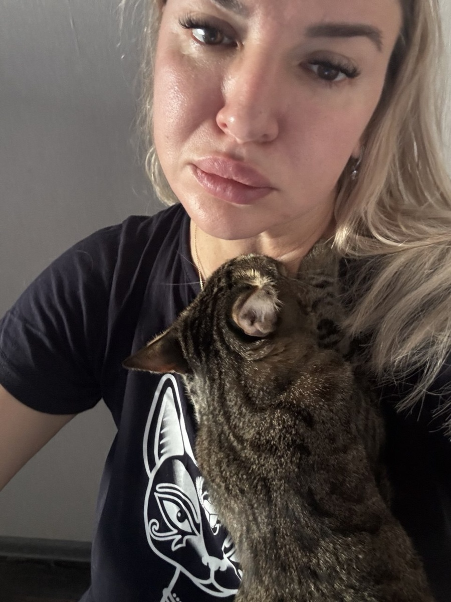 Сосу маму за шею