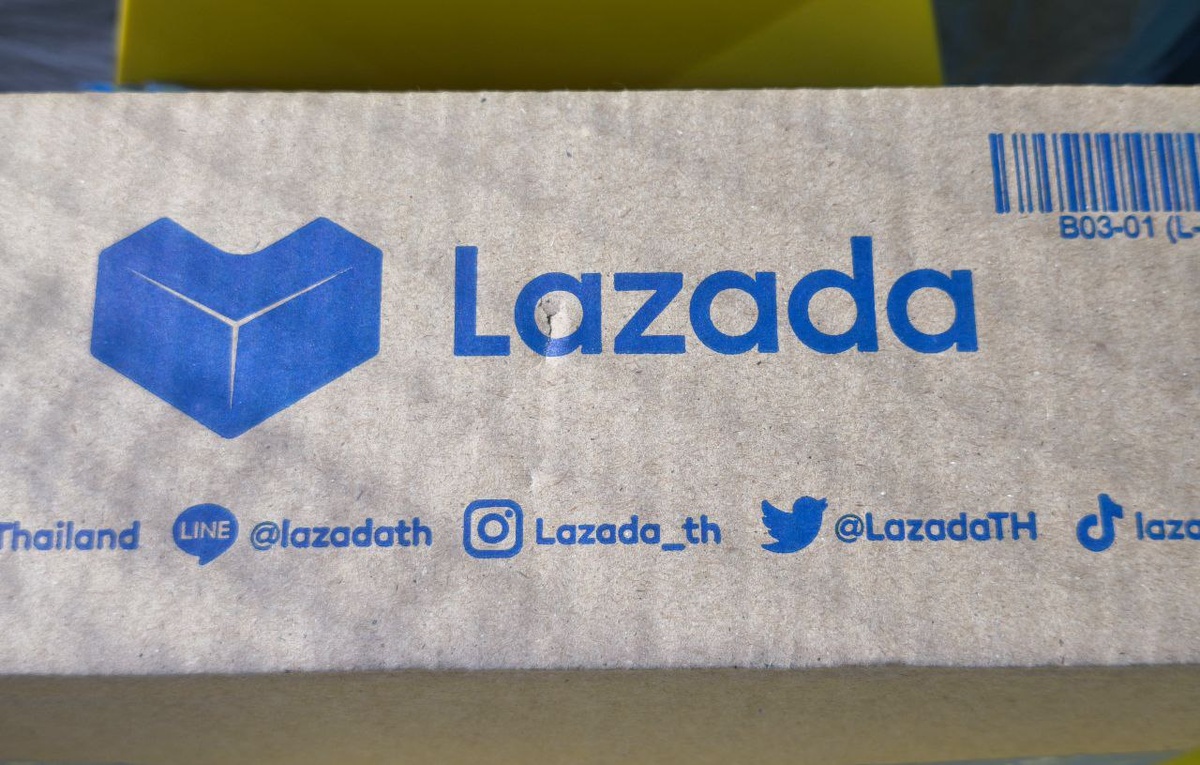 Фото автора. Твёрдая коробка, доставка от Lazada