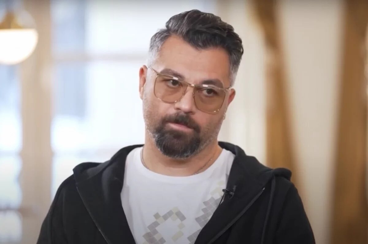    Певец Чумаков рассказал, что встретит Новый год дома с семьёй