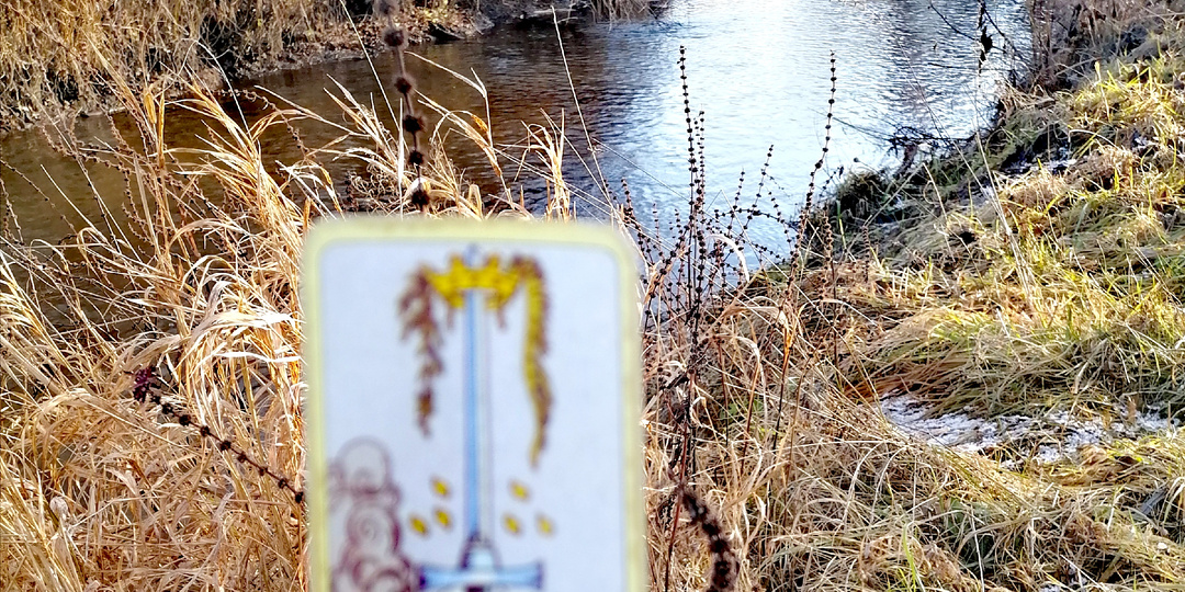 Почему он даже не интересуется тобой❓