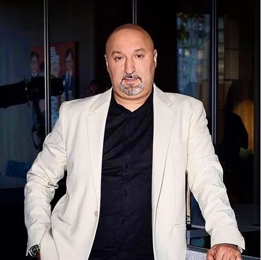 Арам Арчер родом из Баку.