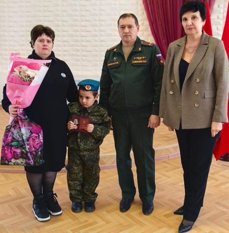    В Сорочинском округе передали награды семьям погибших бойцов СВО Оренбуржье