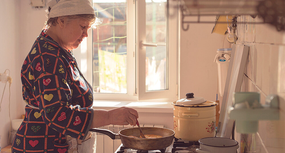Француз думал, что женился на русской. А оказалось — на всей её семье во главе с бабушкой-генералом