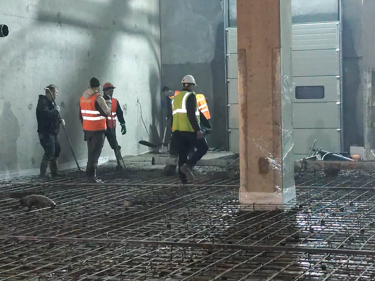 Фото: Заливка бетонного покрытия