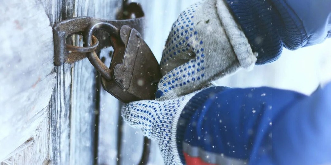 Почему у северян замки не примерзают даже в –50: хитрый приём вахтовиков, о котором мало кто знает