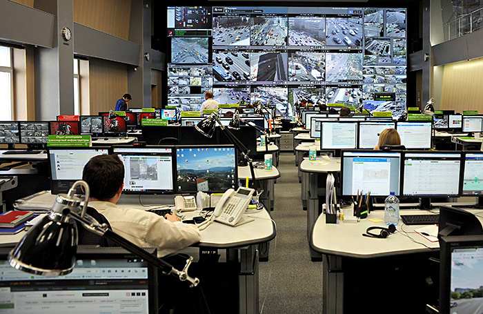    Работа службы ЦОДД «Дорожный патруль».Андрей Любимов/АГН «Москва»