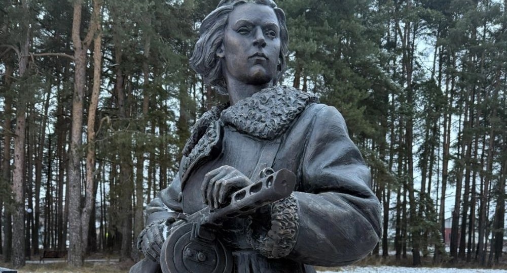 Под Ярославлем открыли памятник Герою Советского Союза Елене Колесовой