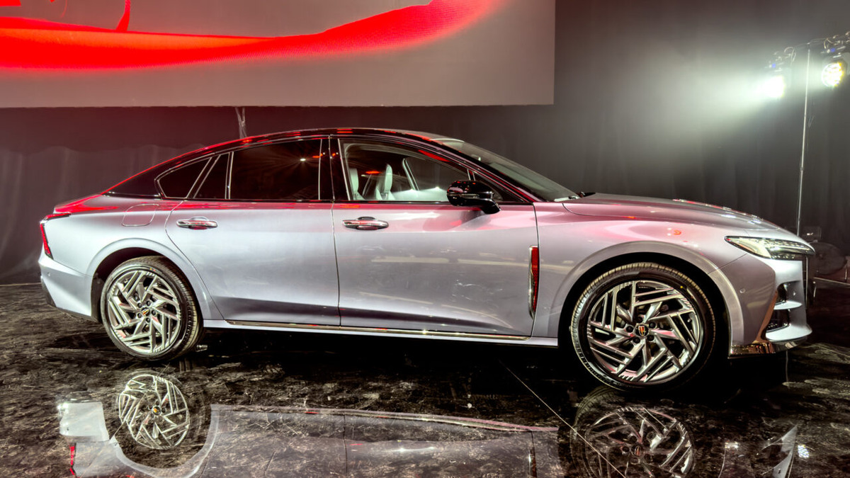    Hongqi H6. Фото Иван Бахарев / «Автоновости дня»