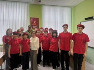 Фото: юнармейцы средней школы №4 имени Д.В. Бондаренко и ветераны "Наша газета"  📷
