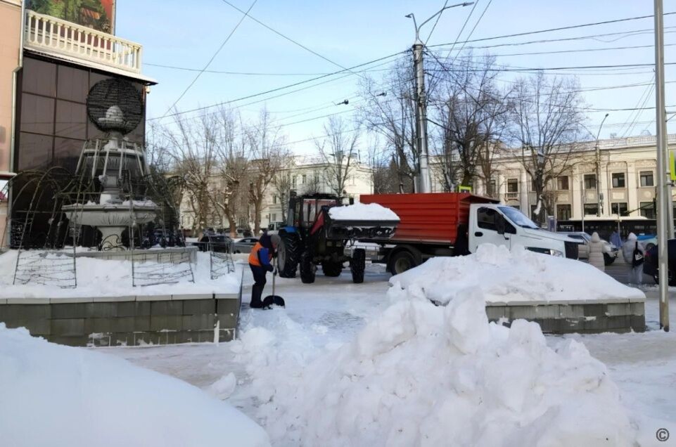    Уборка снега в Барнауле. Источник: barnaul.org