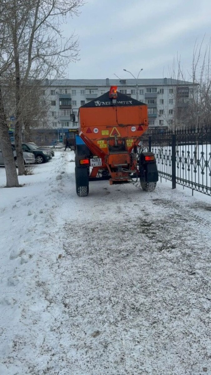    Уборка снега в Барнауле. Источник: barnaul.org