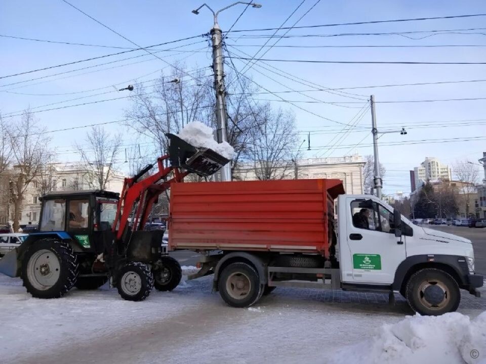    Уборка снега в Барнауле. Источник: barnaul.org