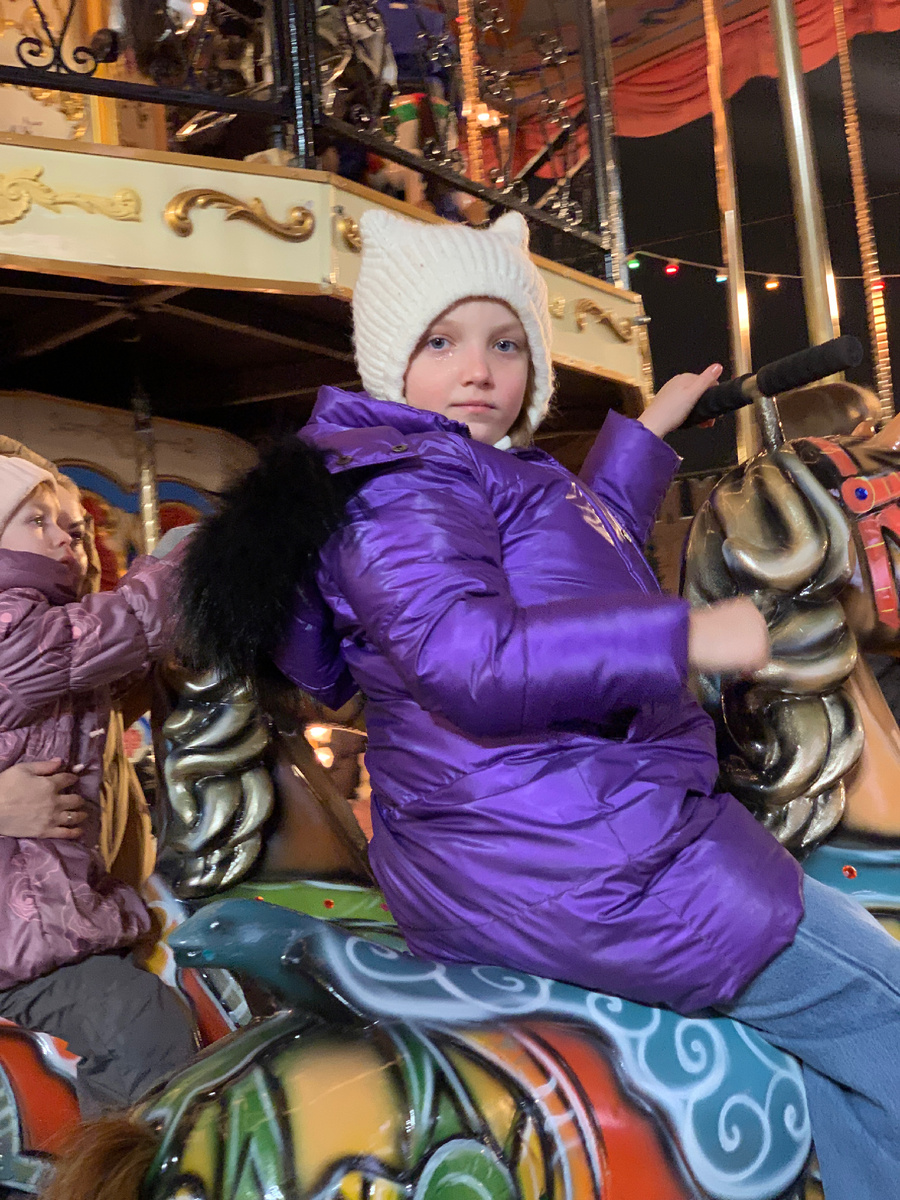 В преддверии Новогодних праздников ,согреем теплом самых близких !Ну и ,конечно, постараемся сделать праздник и в целом окружающий мир , добрее для всех .