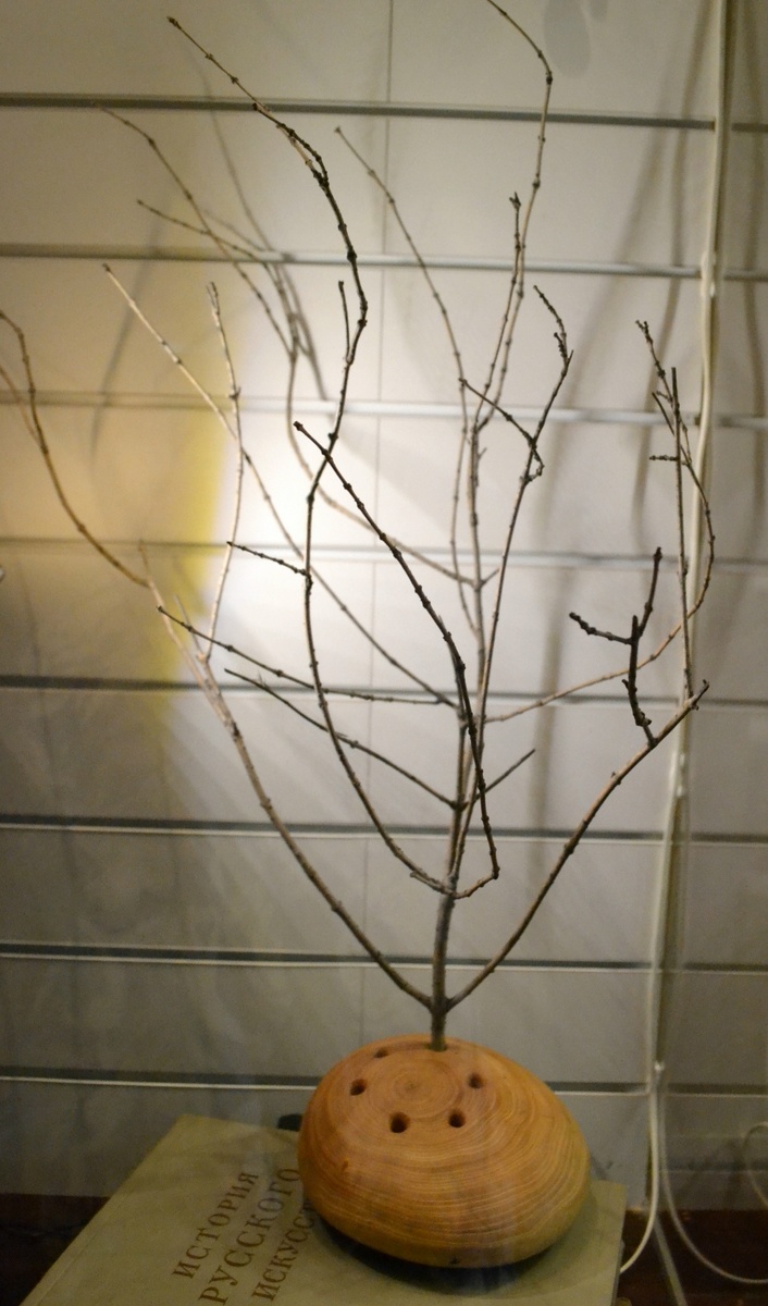 Евгений Мыцик. Ваза для сухоцветов (2021, дерево, резьба)