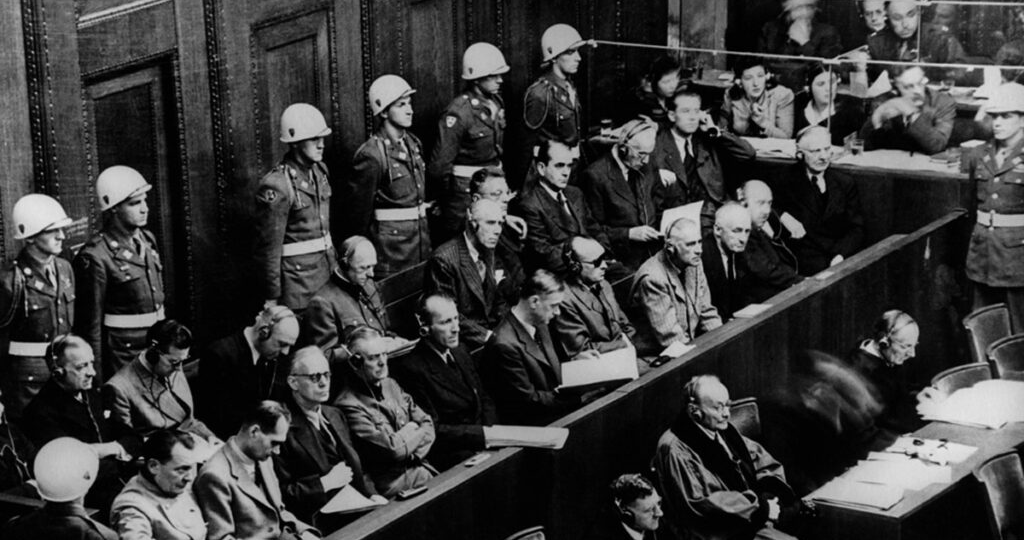 С «лейкой» и блокнотом