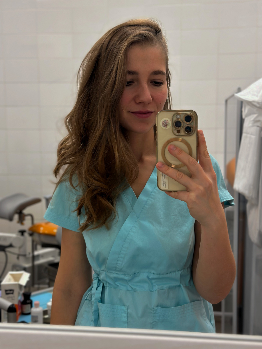 Это я, София Олеговна, врач акушер-гинеколог и мама четверых детей ❤️❤️❤️❤️