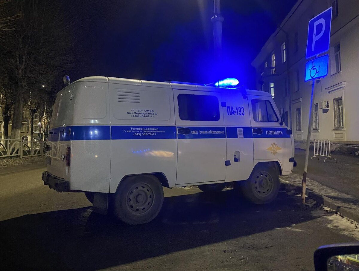 Жду Леонида под светомузыку у местного отдела