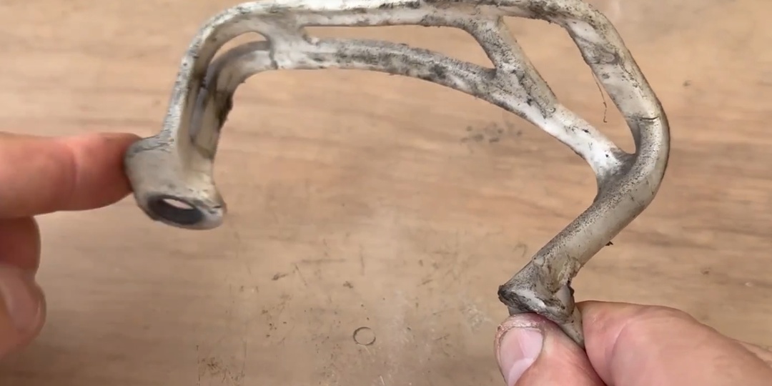 Никакой суперклей не сравнится по прочности. Соединил пластик так, что руками не оторвать