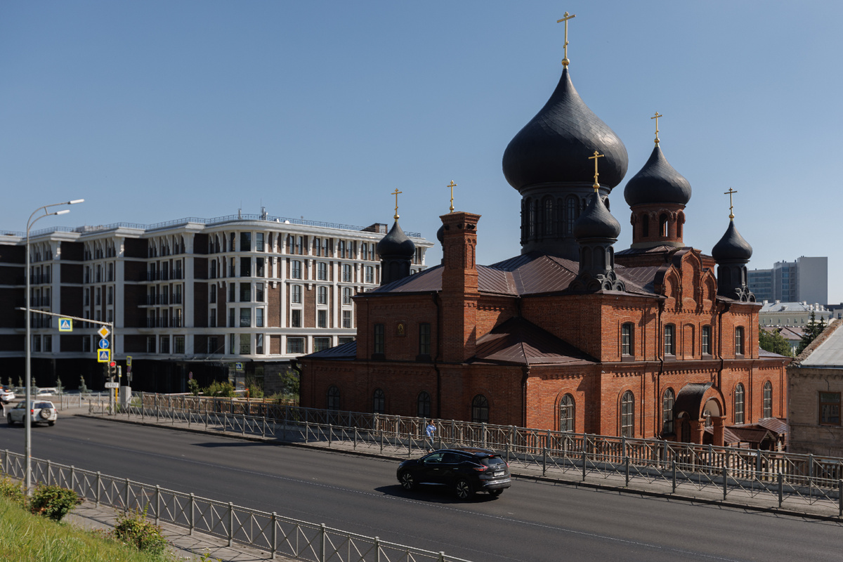 Склон улицы Ульянова-Ленина был «укорочен» во время строительства в 2010-е годы проспекта Универсиады. 
