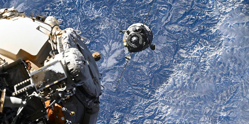 Отстыковка от станции.  фото: яндекс.