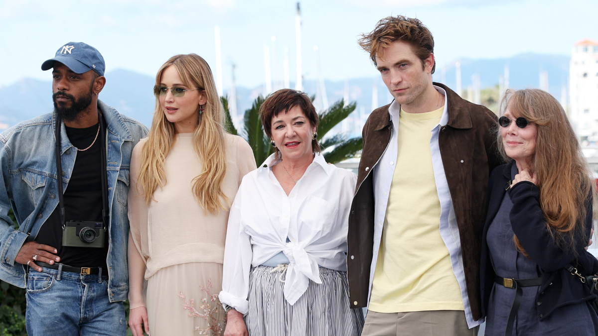 Однако игра Дженнифер  Лоуренс была высоко оценена критиками, названа одной из сильнейших в её карьере.и принесла ей номинацию на «Золотой глобус» (2026) за лучшую драматическую роль.