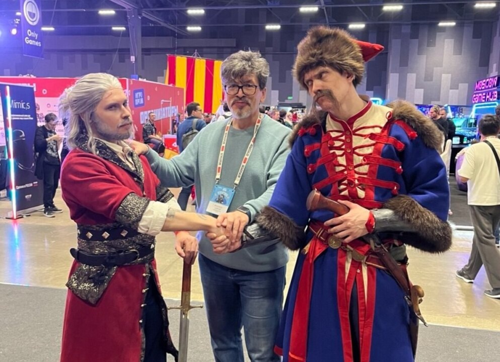    Сергей Русских (в центре). Фото: официальный аккаунт компании в социальной сети «ВКонтакте»