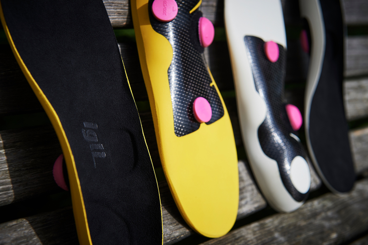 Индивидуальные стельки igli на карбоновой основе сохраняют правильное положение стоп