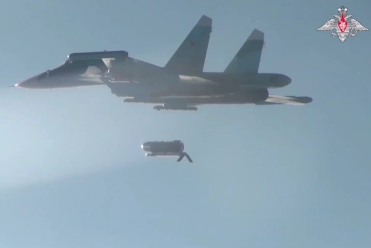    Российские военные поразили трехтонной бомбой ФАБ-3000 скопление украинских морпехов.