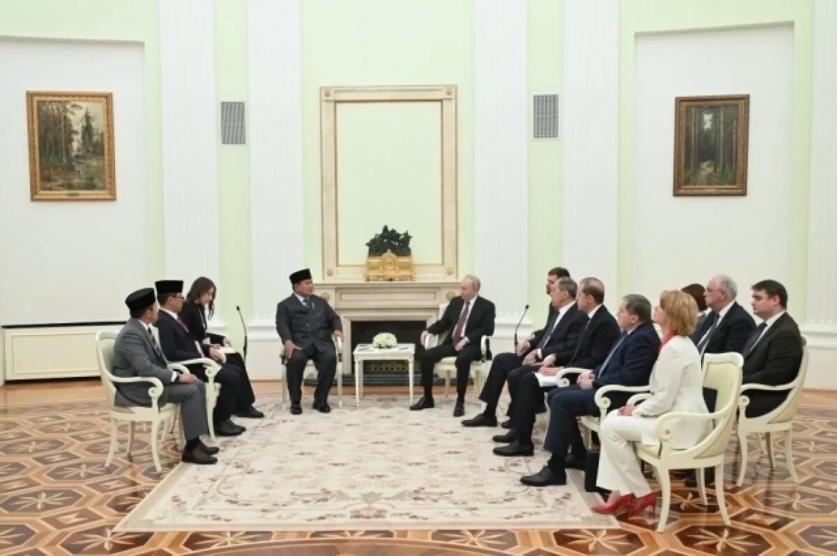    Путин назвал надежными отношения России и Индонезии в военной сфере