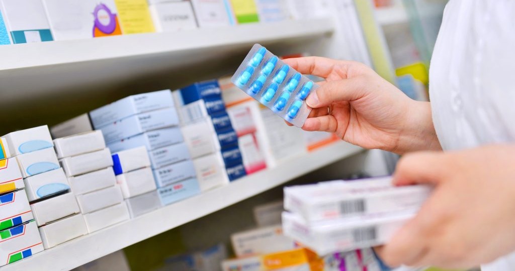 РГ: регионы пытаются не допустить «лекарственного кризиса» в следующем году