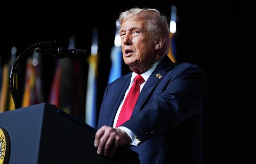    Трампа ударил его сотрудник: президент не ожидал