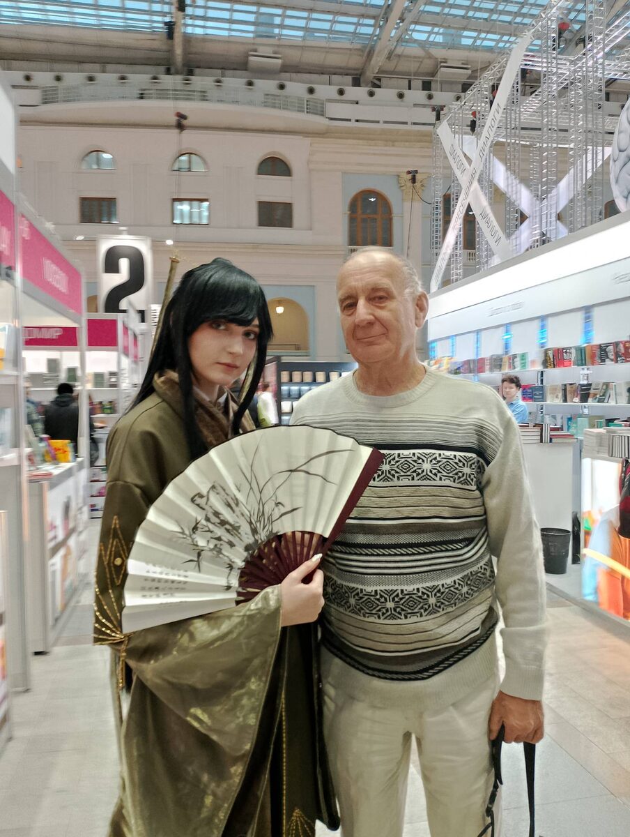 Близко, но в пределах известных границ приличий