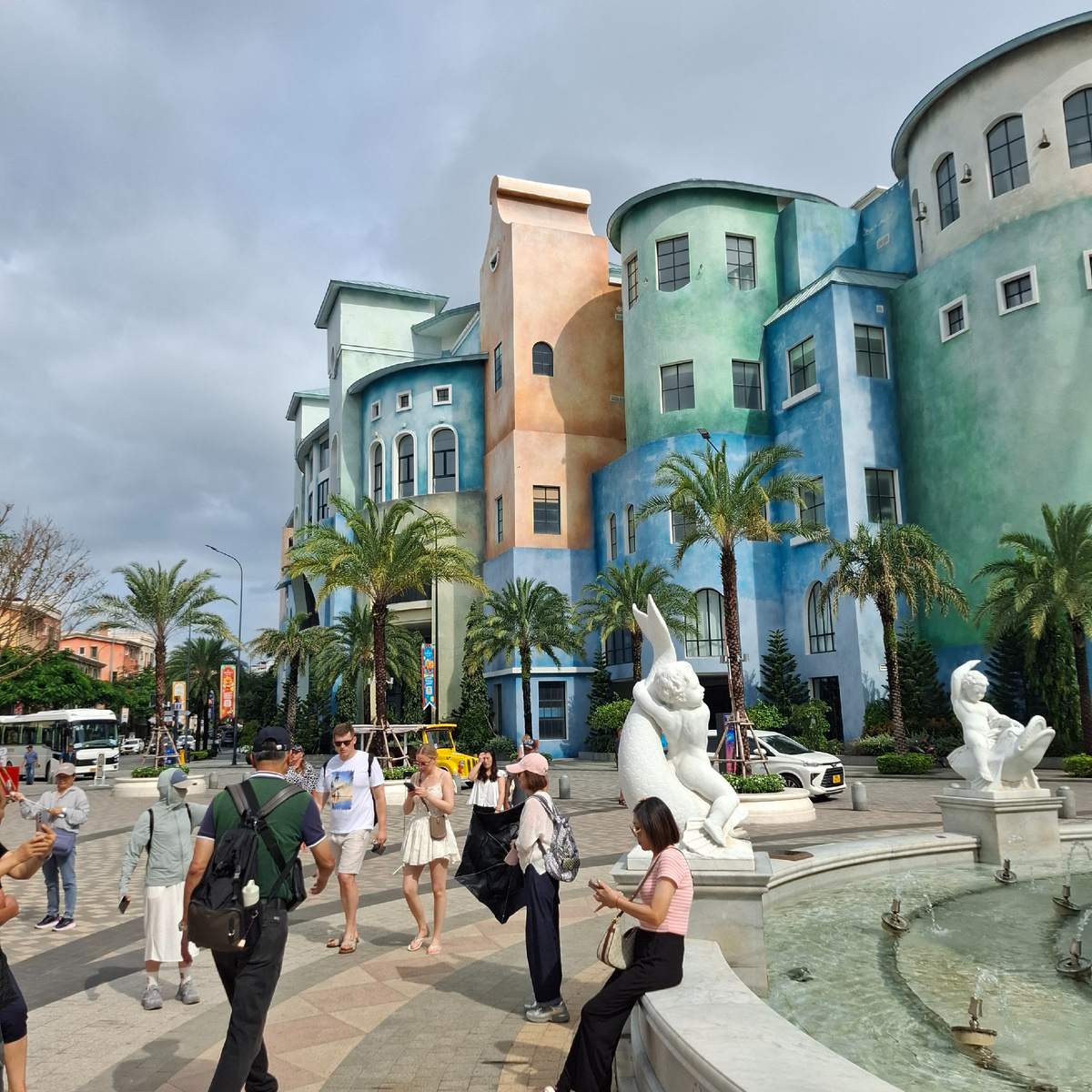 Дома все новые, но еще пустые.