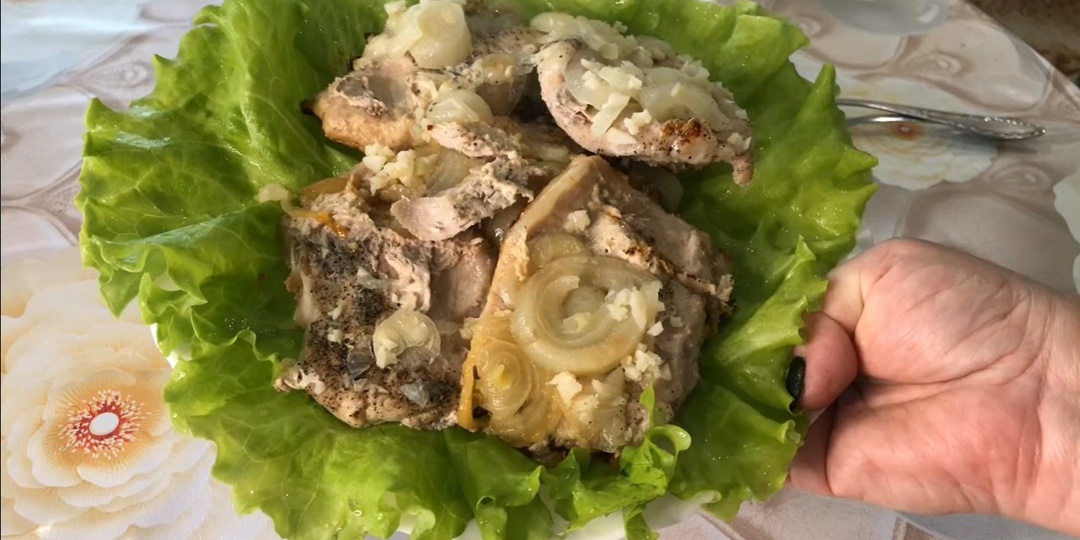 Мясо по-кремлёвски — блюдо, которое, по легенде, готовили в элитных ресторанах СССР.